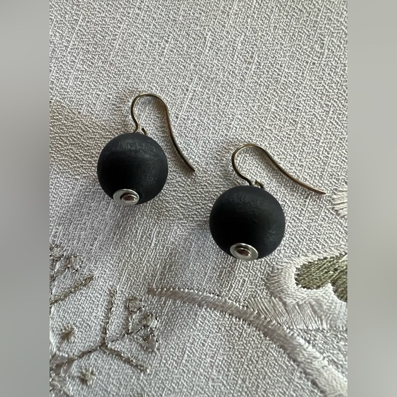 Aarikka Black Sphere Earrings - Picture 4 of 12